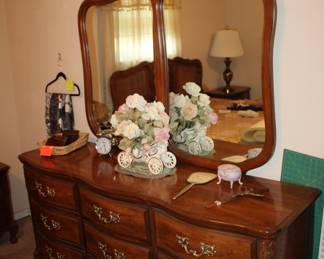 Bassett 9-drawer dresser with double mirror