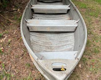 13’ row boat with wood oars and small trolling motor 