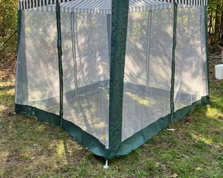 8x8 screened in room
