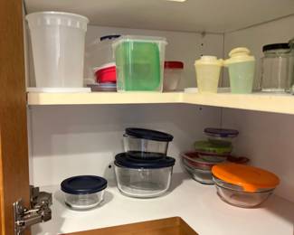 Pyrex storage bowls