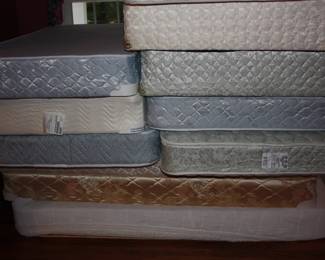 8 twin & 3 queen mattress