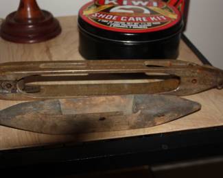 Pair weavers needles