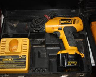 De Walt drill in case w/extra battery