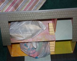 Vintage metal dollhouse w/furniture