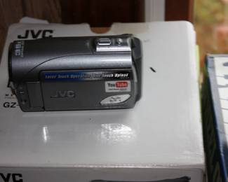 JVC Everio S memory camcorder in box 35x