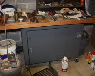 Down draft work table w/filter bags, electric plug & castors