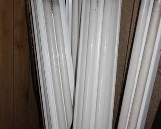 5  4' fluorescent light fixtures
