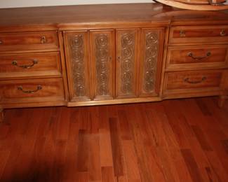 Midcentury dresser w/9 drawers