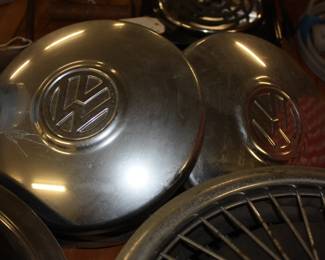 8-1968 VW bug hub caps