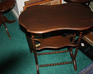 Small table w/spool legs