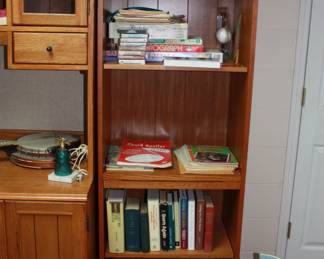 Wood 3 pc lighted book case/desk. 2 side pieces detach