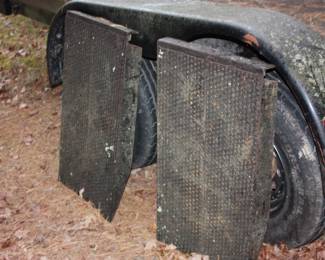 Twin axle low trailer w/ramps