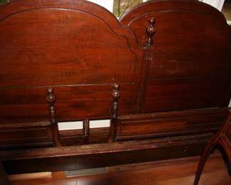 Matching Vintage mahogany full head board & foot board w/wood rails
