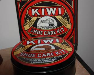 NEW Kiwi shoe care kit
