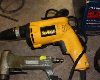 De Walt dry wall screw gun