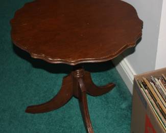 Small 3 leg table
