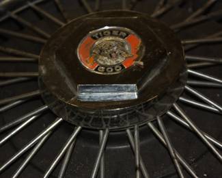 4- wire 'Tiger 500' hub caps