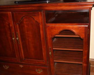 Entertainment center w/3 doors & 1 drawer