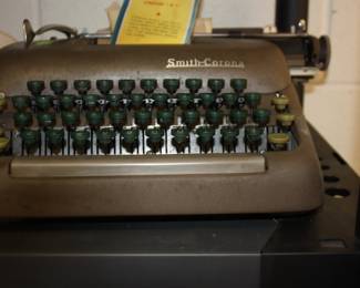 Vintage Smith Corona Clipper portable typewriter