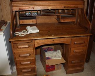 Oak roll top desk w/10 drawers
