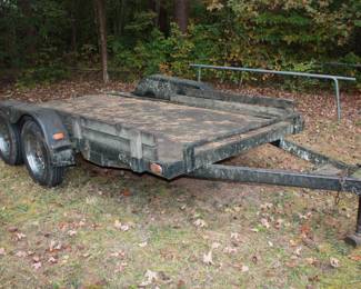 Twin axle low trailer w/ramps