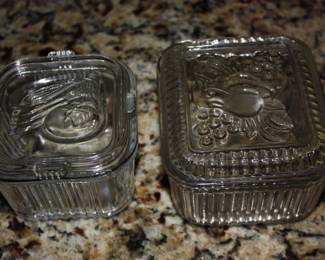 2 glass Anchor Hocking bowls