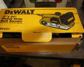 NIB De Walt 3" x 21" Heavy duty  belt sander