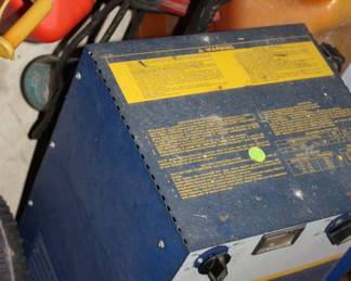 NAPA 6/12 volt battery charger  450 amp