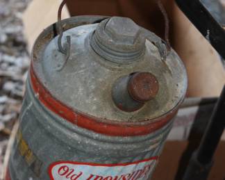 Old Ironsides vintage galvanized 1 gal kerosene can