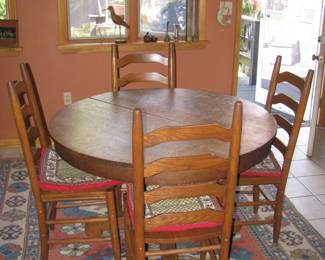 Pedestal table