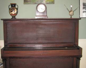 Upright piano