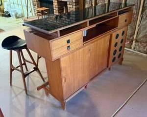 Mid-Century Modern Bar Cabinet with Black Glass Top and Matching Black Seat Bar Stools