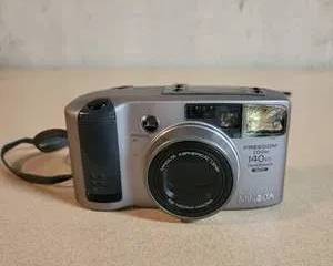 Minolta Freedom Zoom 140EX 35mm Film Camera with 38-140mm Macro Lens and Built-in Flash