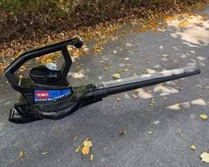 Toro Super Blower Vac Handheld Leaf Blower Vacuum with Black Plastic Body