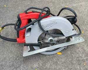 Milwaukee Heavy-Duty 7-1/4 Inch Adjustable Handle Circular Saw with Red Carrying Case