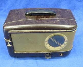 Lot 180. Vintage Emerson model 543 radio in good working condition