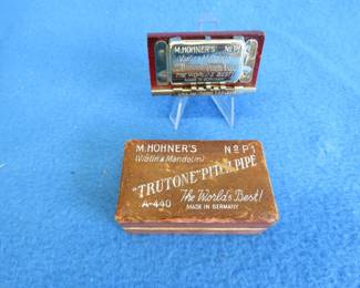 Lot 81. Hohner's "Trutone" Pitch pipe No. P1 a-440 made in Germany.