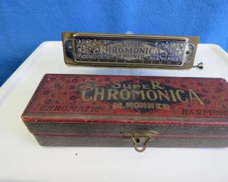 Lot 83. Hohner Chromonica 12-hole in the key of C with the hinged and clasped wooden box in excellent condition. Sounds great.