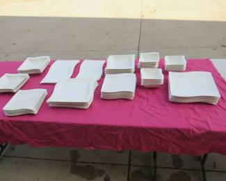 Lot 70. Malacasa microwave safe dinnerware