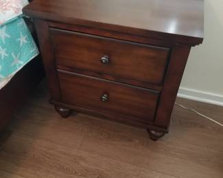 2-drawer nightstand matches queen bed & 7-drawer dresser
