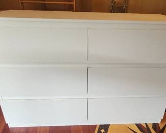 AAE405 - Six-Drawer White Dresser 
