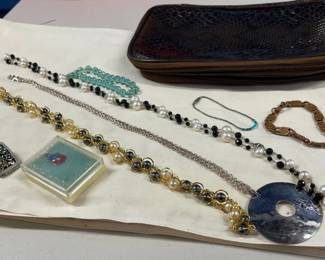 HST279 - Fashion Jewelry With Faux Alligator Pouch