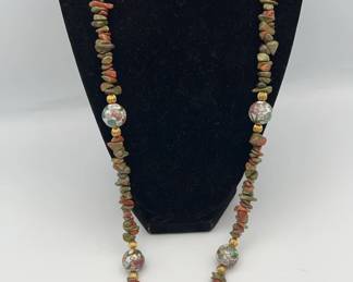 HST220 - Beautiful Beaded Necklace