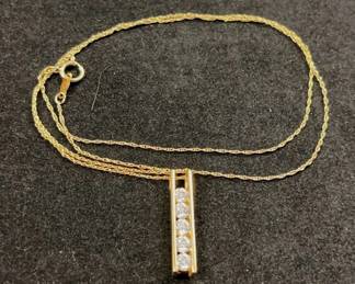 HST210- Beautiful 14k Gold Chain With Pendant 