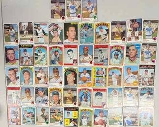 HST217- Assorted Vintage Baseball Collectible/Trading Cards