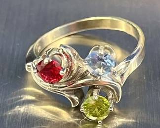 HST236- Gorgeous White Gold Ring W/ Three Stones