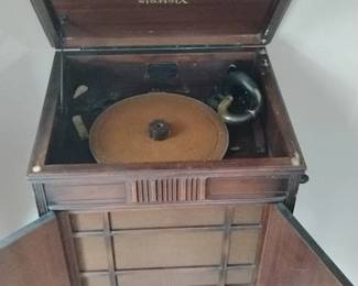 Antique Victrola Phonograph