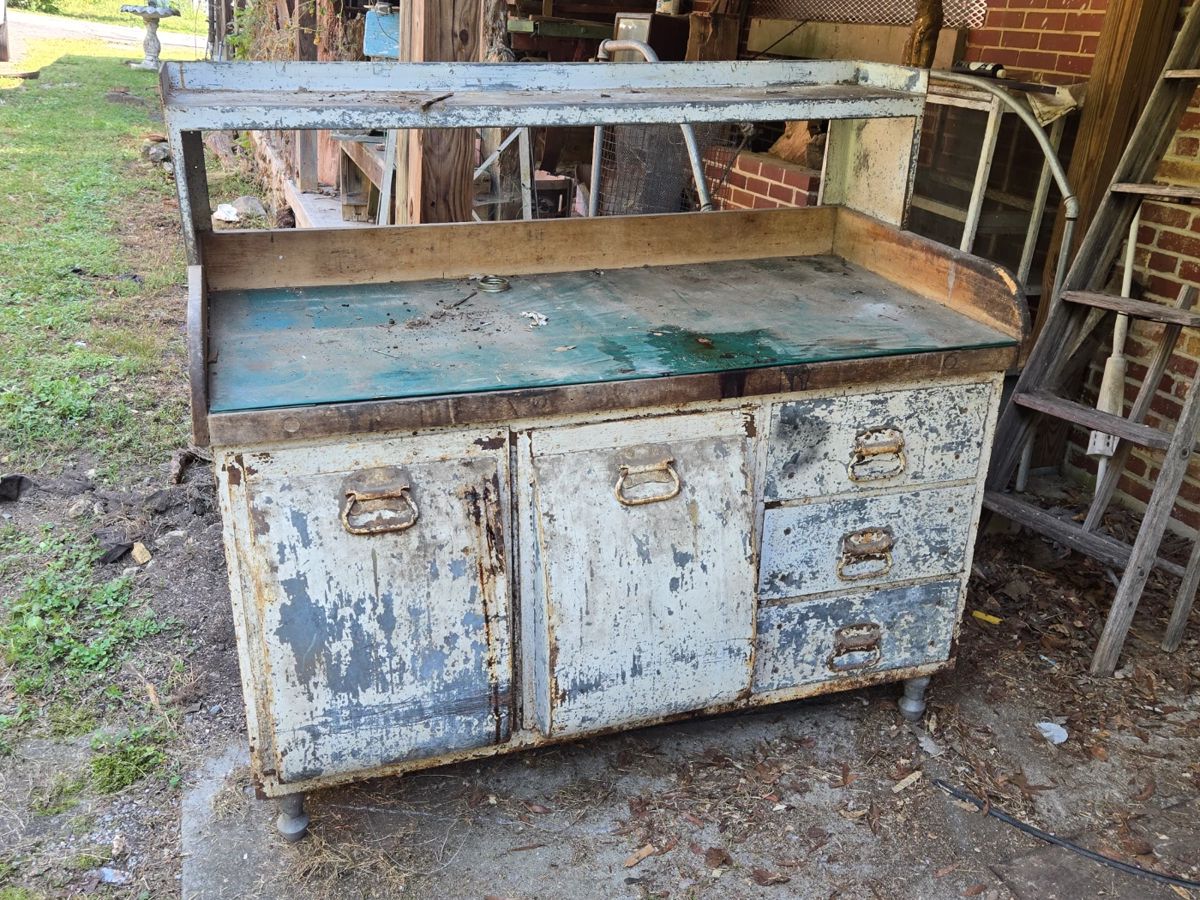 Early metal bin w/2 large pull out bins and 3 drawers.
