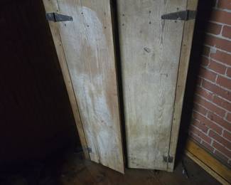 Primitive 2 door cabinet