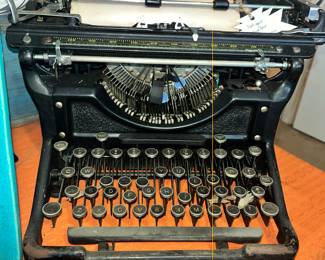 1920'S UNDERWOOD TYPEWRITER